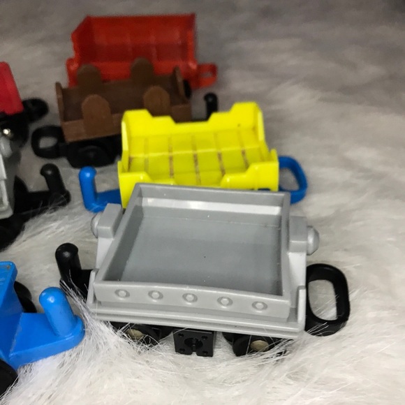 Vintage Plastic Fisher Price Train Cars w/ Caboose - Picture 6 of 16